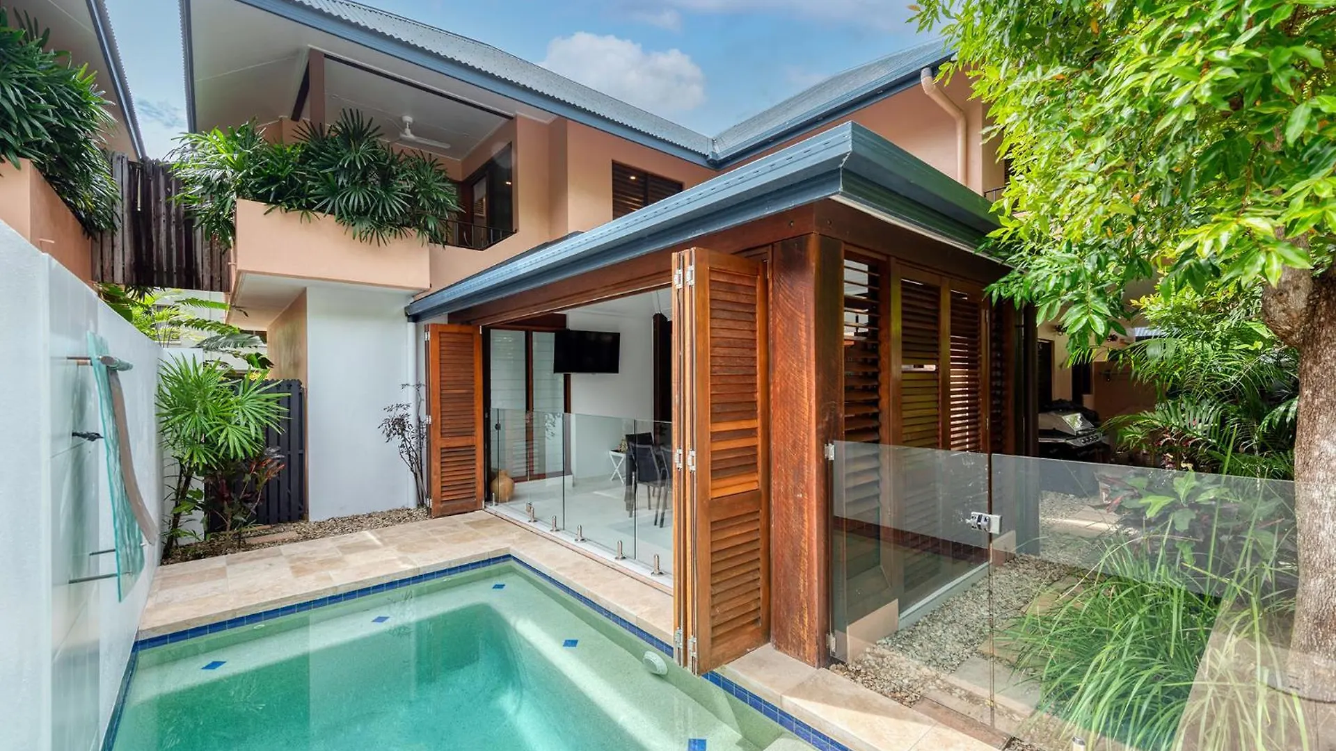 Villa 3 @ Chez Willow, 2 Mins To Four Mile Beach Port Douglas Australia